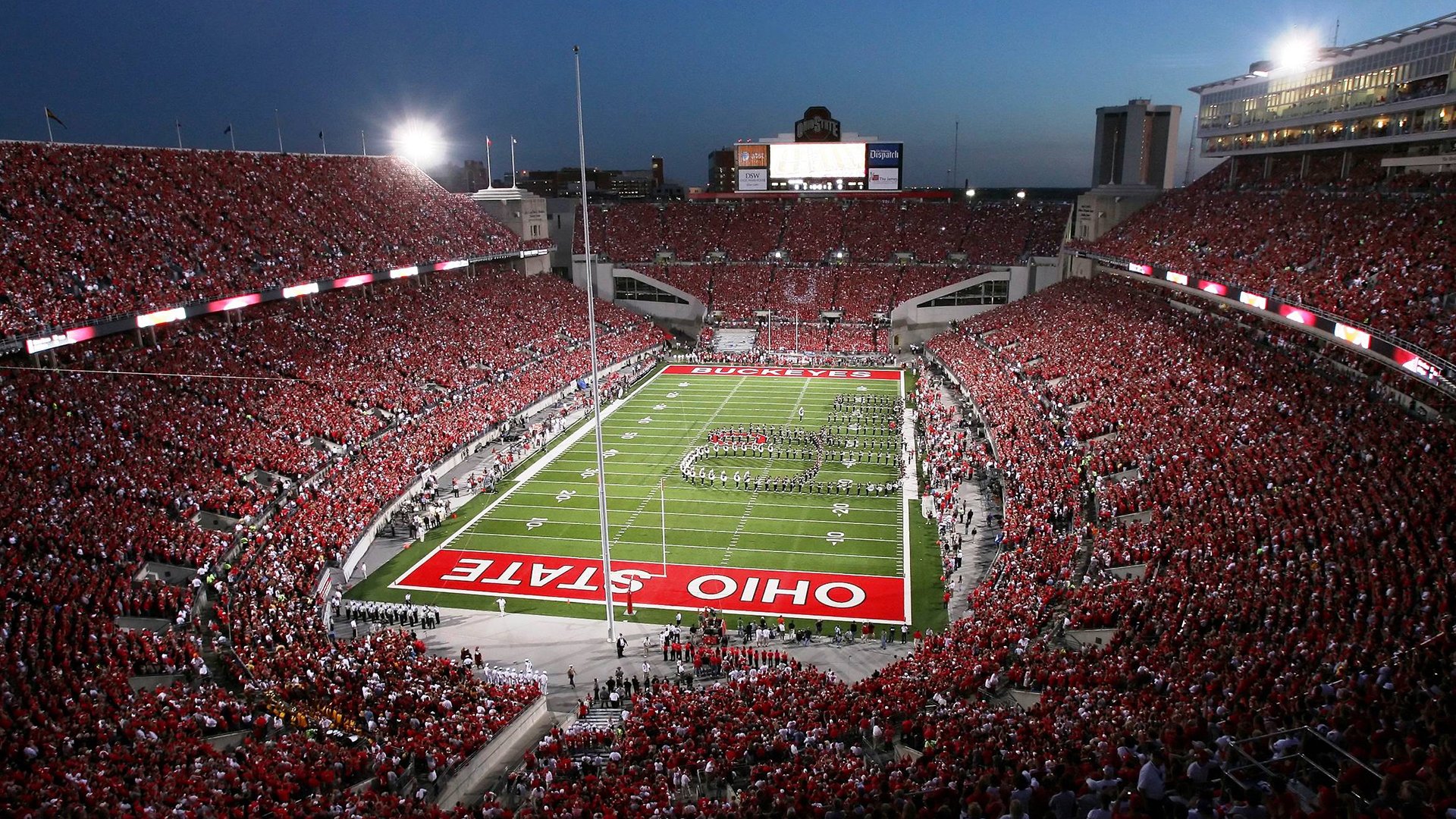 九游游戏中心-球迷疯狂应援：那些燃爆的现场极速镜头，球迷狂热